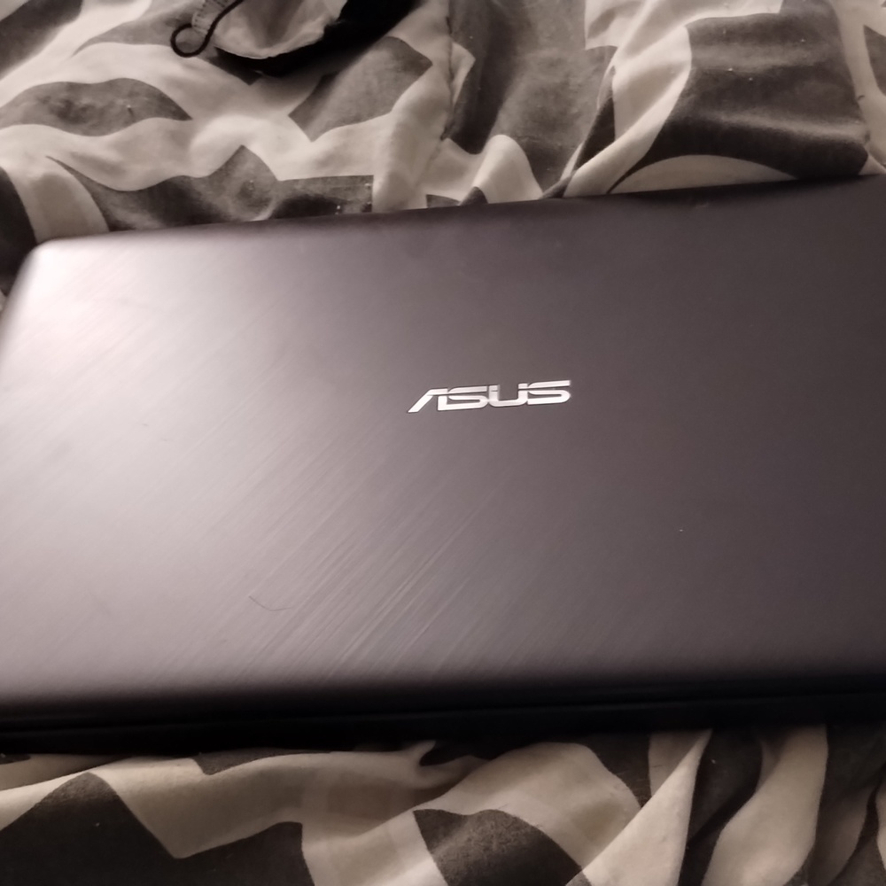 I'm selling a Asus laptop